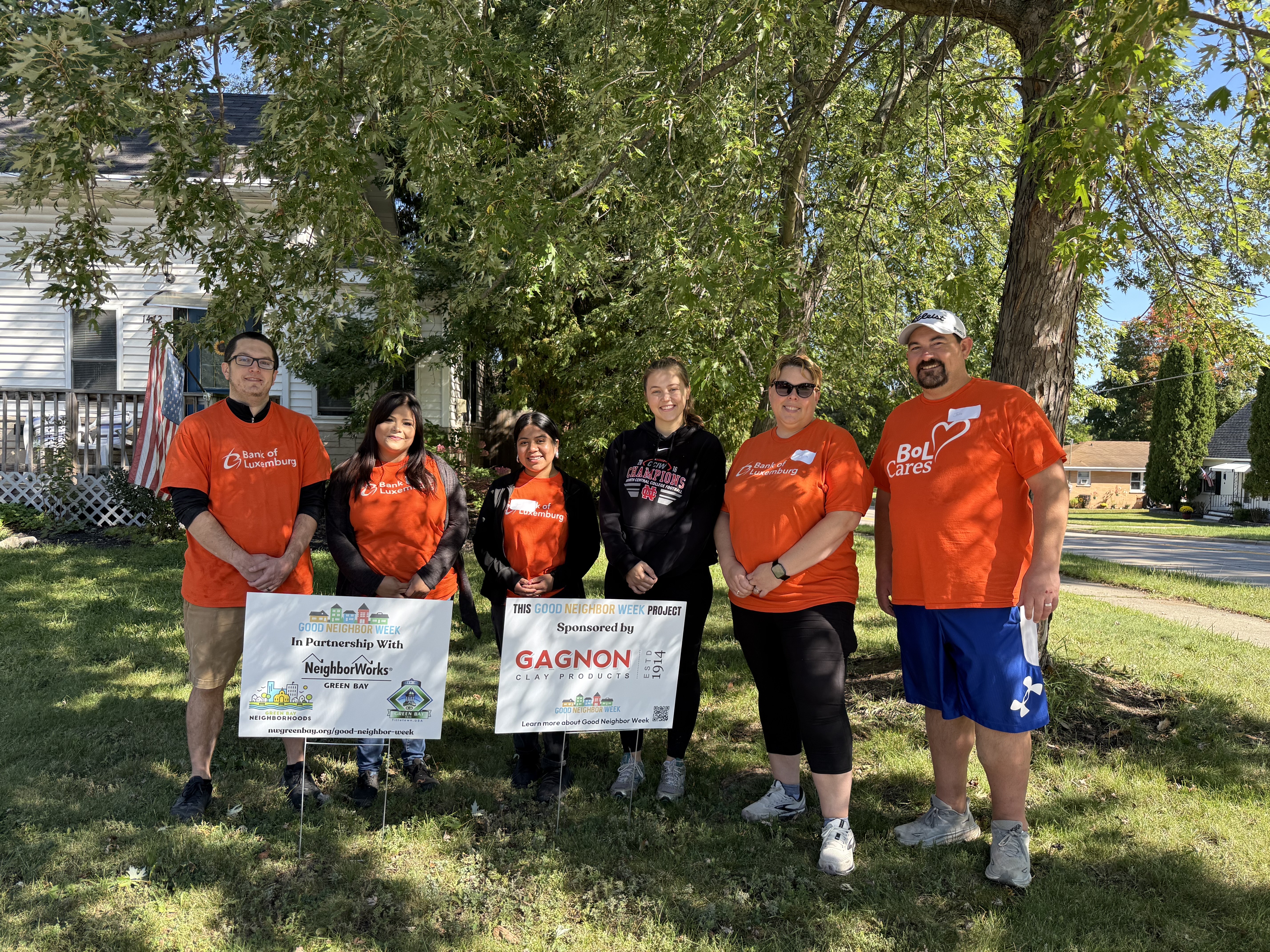 volunteer group picture